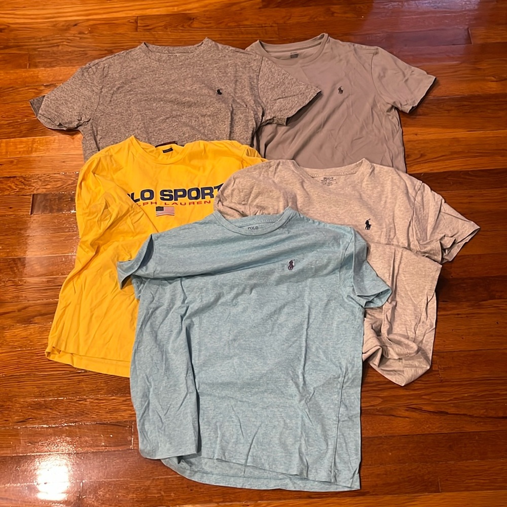 Five men’s Ralph Lauren Polo t shirts size medium